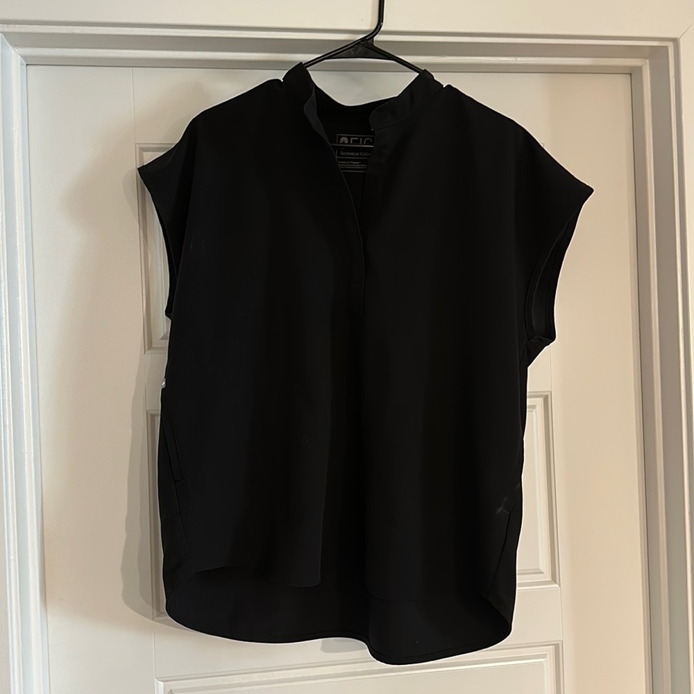 Rafaela oversized figs scrub top